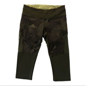 Lululemon Training Tough Crop Palm Party Gator